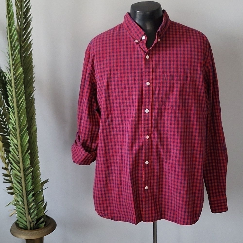 Old Navy Regular fit red and blue checked plaid long sleeve button down